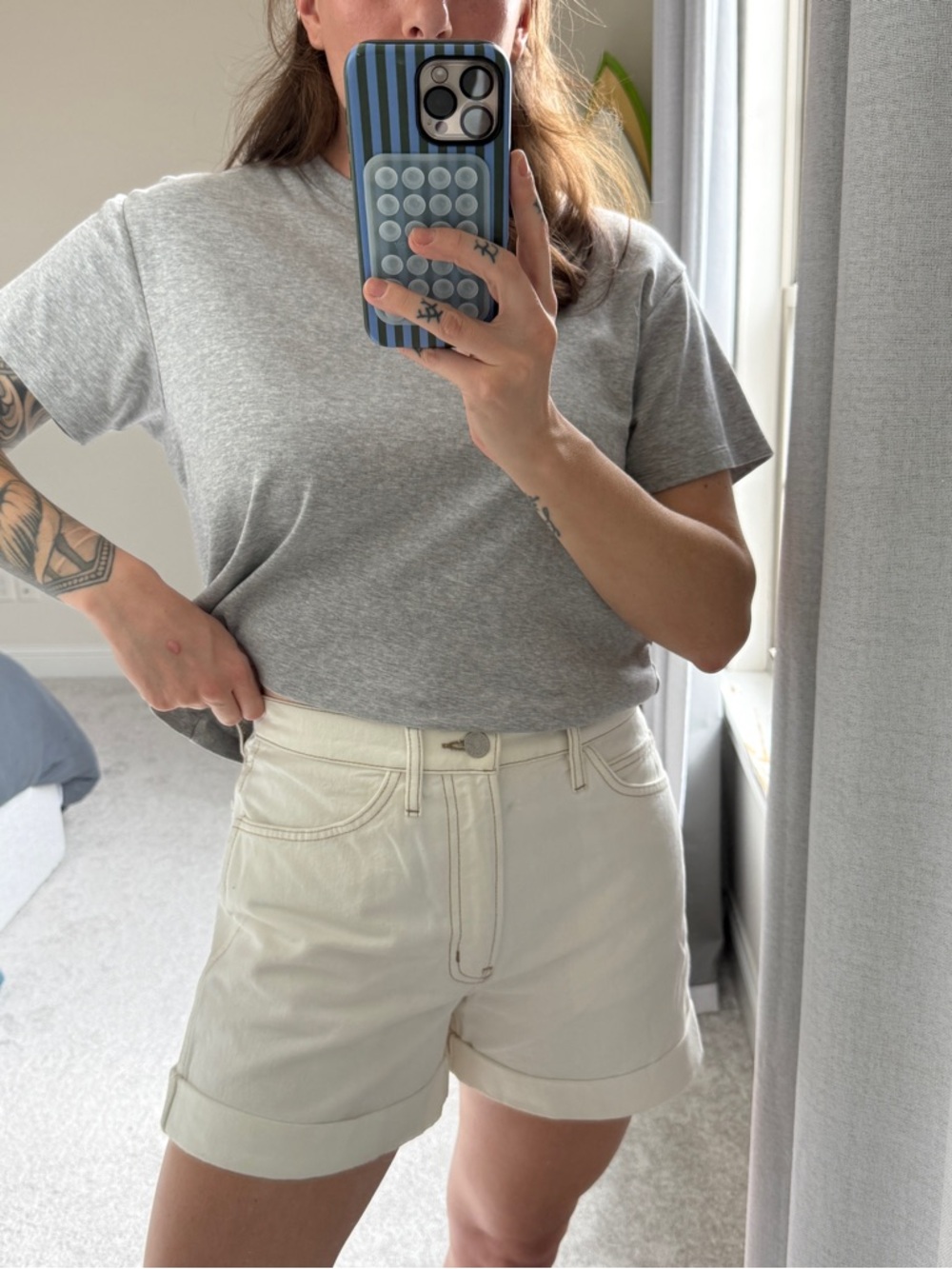 FRAME High Waist Roll Cuff Denim
Shorts (Ecru)